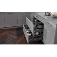 Interliving Küche Serie 3007 mit AEG Einbaugeräten Quarzgrau & Steel – zweizeilig