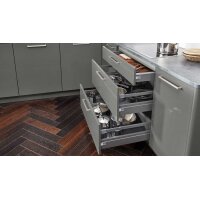 Interliving Küche Serie 3007 mit AEG Einbaugeräten Quarzgrau & Steel – zweizeilig