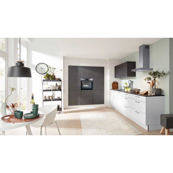 Interliving Küche Serie 3019 mit AEG Einbaugeräten Weiß & Stahlgrau – zweizeilig