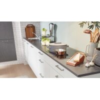 Interliving Küche Serie 3019 mit AEG Einbaugeräten Weiß & Stahlgrau – zweizeilig