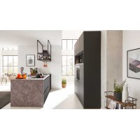 Interliving Küche Serie 3100 mit AEG Einbaugeräten Schwarz & Quarzgrau – zweizeilig