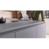 Interliving Küche Serie 3098 mit SIEMENS Einbaugeräten Quarzgrau & Steineiche - dreizeilig