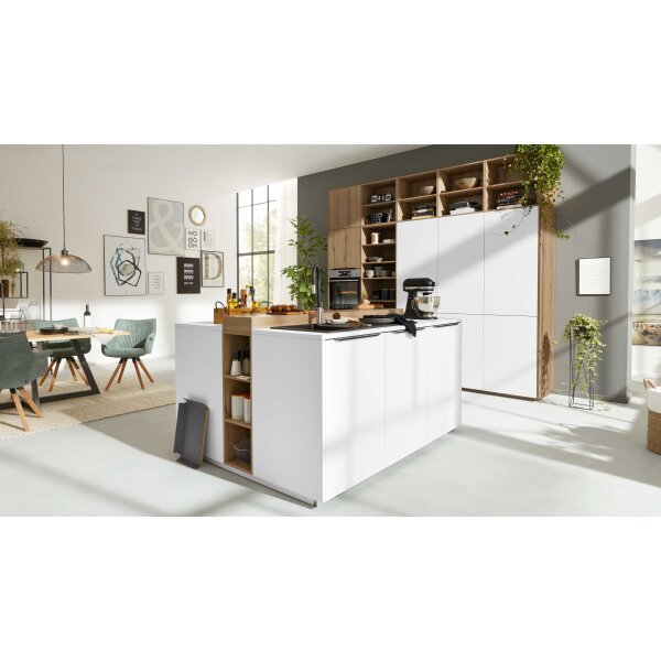 Interliving Küche Serie 3039 mit AEG Einbaugeräten Arcticweiß & Vulkaneiche – zweizeilig