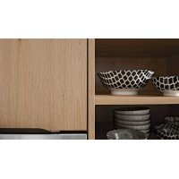 Interliving Küche Serie 3039 mit AEG Einbaugeräten Arcticweiß & Vulkaneiche – zweizeilig