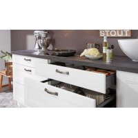Interliving Küche Serie 3023 mit AEG Einbaugeräten Weiß & Mooreiche – zweizeilig