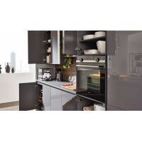 Interliving Küche Serie 3042 mit SIEMENS Einbaugeräten Quarzgrau & Eiche Graphitsilber – zweizeilig