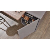 Interliving Küche Serie 3042 mit SIEMENS Einbaugeräten Quarzgrau & Eiche Graphitsilber – zweizeilig
