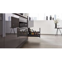 Interliving Küche Serie 3042 mit SIEMENS Einbaugeräten Quarzgrau & Eiche Graphitsilber – zweizeilig