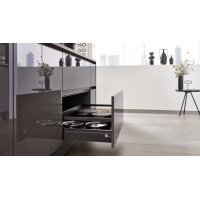 Interliving Küche Serie 3042 mit SIEMENS Einbaugeräten Quarzgrau & Eiche Graphitsilber – zweizeilig