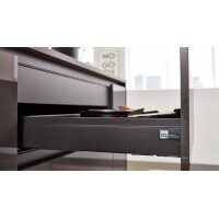 Interliving Küche Serie 3042 mit SIEMENS Einbaugeräten Quarzgrau & Eiche Graphitsilber – zweizeilig