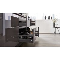 Interliving Küche Serie 3042 mit SIEMENS Einbaugeräten Quarzgrau & Eiche Graphitsilber – zweizeilig