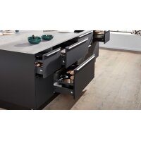 Interliving Küche Serie 3101 mit SIEMENS Einbaugeräten Schwarz & Beton – zweizeilig