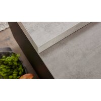 Interliving Küche Serie 3101 mit SIEMENS Einbaugeräten Schwarz & Beton – zweizeilig