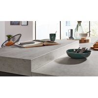 Interliving Küche Serie 3101 mit SIEMENS Einbaugeräten Schwarz & Beton – zweizeilig