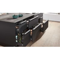 Interliving Küche Serie 3101 mit SIEMENS Einbaugeräten Schwarz & Beton – zweizeilig