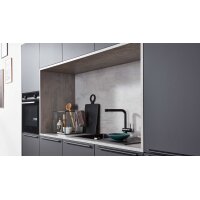 Interliving Küche Serie 3101 mit SIEMENS Einbaugeräten Schwarz & Beton – zweizeilig