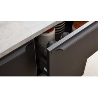 Interliving Küche Serie 3101 mit SIEMENS Einbaugeräten Schwarz & Beton – zweizeilig
