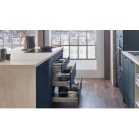 nobilia® Einbauküche Easytouch mit beko Elektrogeräten Fjordblau & Weißbeton - zweizeilig