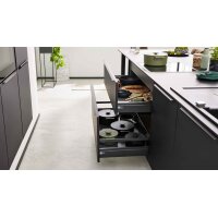 Interliving Küche Serie 3104 mit AEG Einbaugeräten Mattschwarz – zweizeilig