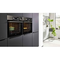 Interliving Küche Serie 3104 mit AEG Einbaugeräten Mattschwarz – zweizeilig