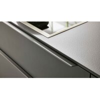 Interliving Küche Serie 3104 mit AEG Einbaugeräten Mattschwarz – zweizeilig