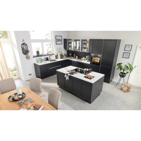 Interliving Küche Serie 3067 mit AEG Einbaugeräten schwarze Esche – zweizeilig