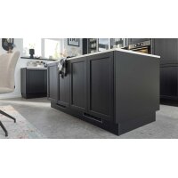Interliving Küche Serie 3067 mit AEG Einbaugeräten schwarze Esche – zweizeilig