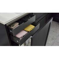 Interliving Küche Serie 3067 mit AEG Einbaugeräten schwarze Esche – zweizeilig