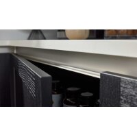 Interliving Küche Serie 3067 mit AEG Einbaugeräten schwarze Esche – zweizeilig