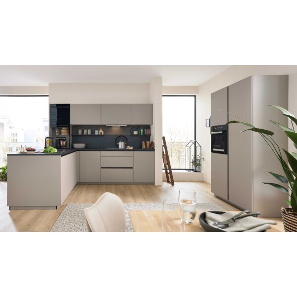 Interliving Küche Serie 3106 mit Miele-Einbaugeräten Lava & Nussbaum Kuba - zweizeilig