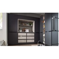 Interliving Küche Serie 3107 - Vorratsraumlösung Mattschwarz & Beton – Stellfläche ca. 289 x 219 cm