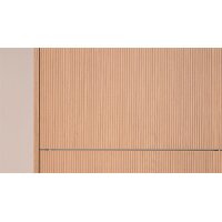 Interliving Küche Serie 3075 mit AEG-Einbaugeräten Stripe Wood Crema & Weiß – zweizeilig