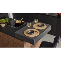 Interliving Küche Serie 3108 mit Miele-Einbaugeräten Mattschwarz & Stripe Wood Choco - dreizeilig