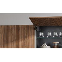Interliving Küche Serie 3108 mit Miele-Einbaugeräten Mattschwarz & Stripe Wood Choco - dreizeilig