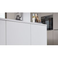 Interliving Küche Serie 3079 mit AEG Einbaugeräten Weiß & Lava - dreizeilig