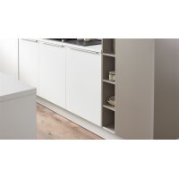 Interliving Küche Serie 3079 mit AEG Einbaugeräten Weiß & Lava - dreizeilig