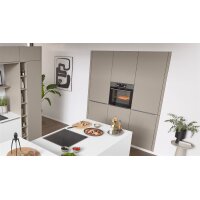 Interliving Küche Serie 3079 mit AEG Einbaugeräten Weiß & Lava - dreizeilig