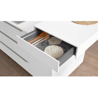 Interliving Küche Serie 3079 mit AEG Einbaugeräten Weiß & Lava - dreizeilig