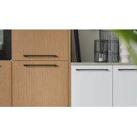 Interliving Küche Serie 3082 mit SIEMENS Einbaugeräten Mattweiß & Stripe Wood Crema - Stellfläche ca. 248 x 463 cm