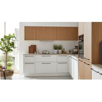 Interliving Küche Serie 3082 mit SIEMENS Einbaugeräten Mattweiß & Stripe Wood Crema - Stellfläche ca. 248 x 463 cm