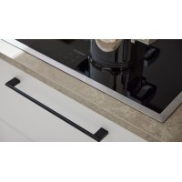 Interliving Küche Serie 3082 mit SIEMENS Einbaugeräten Mattweiß & Stripe Wood Crema - Stellfläche ca. 248 x 463 cm