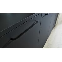 Interliving Küche Serie 3103 mit AEG Einbaugeräten Mattschwarz & Vulkaneiche - dreizeilig