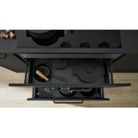 Interliving Küche Serie 3103 mit AEG Einbaugeräten Mattschwarz & Vulkaneiche - dreizeilig
