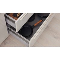 WERT KÜCHE® Linda mit AEG Einbaugeräten Kieselgrau & Eiche Rillenoptik - Stellfläche ca. 285 x 365 cm