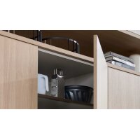 Interliving Küche Serie 3085 mit SIEMENS Einbaugeräten Sahara & Natureiche – zweizeilig