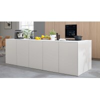 Interliving Küche Serie 3085 mit SIEMENS Einbaugeräten Sahara & Natureiche – zweizeilig