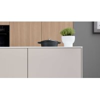 Interliving Küche Serie 3085 mit SIEMENS Einbaugeräten Sahara & Natureiche – zweizeilig