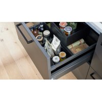 Interliving Küche Serie 3088 mit AEG-Einbaugeräten Graphit – zweizeilig