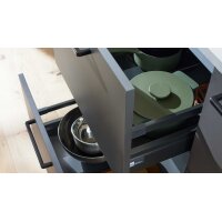 Interliving Küche Serie 3088 mit AEG-Einbaugeräten Graphit – zweizeilig