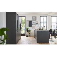 Interliving Küche Serie 3088 mit AEG-Einbaugeräten Graphit – zweizeilig